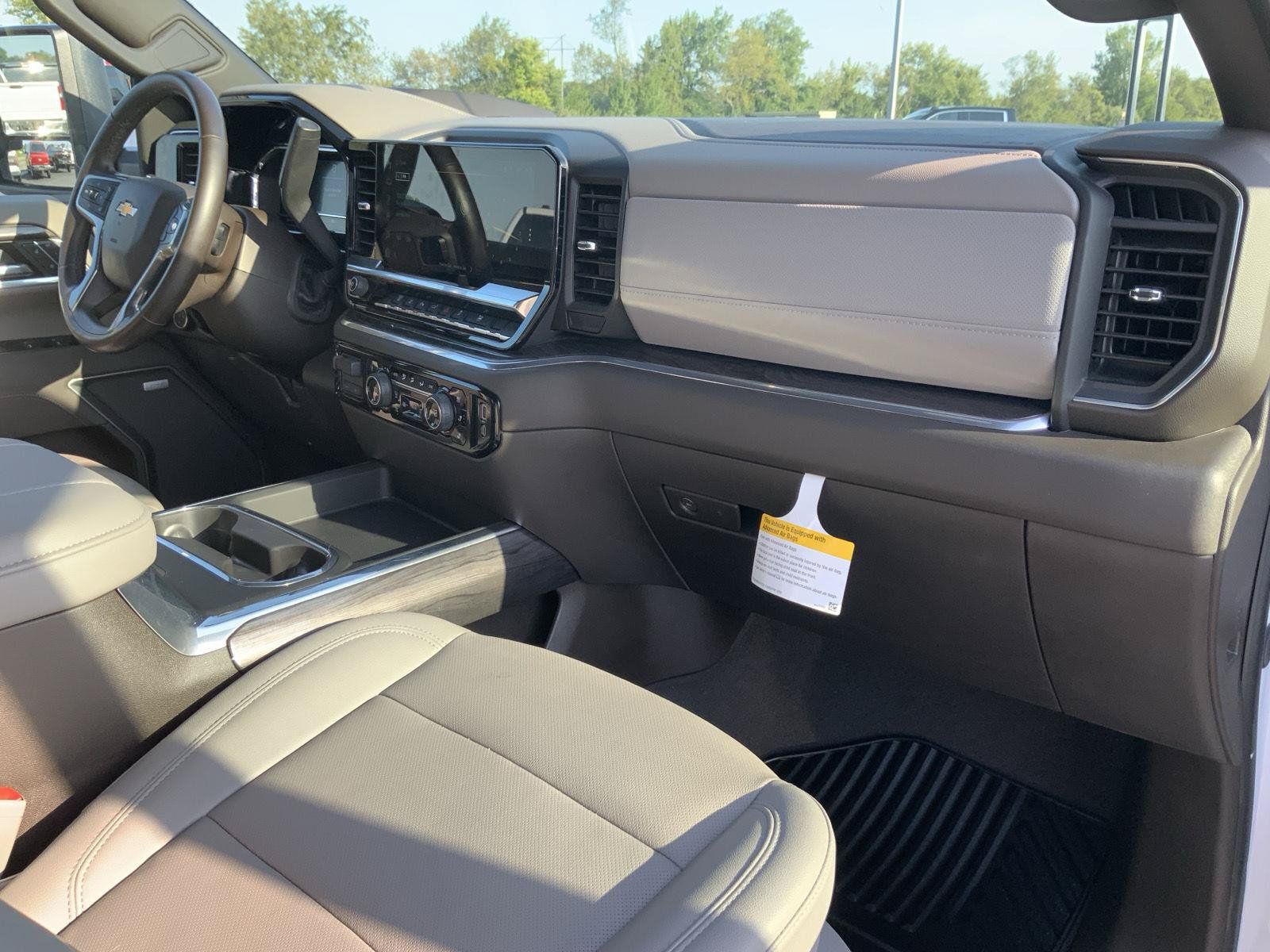 Used 2025 Chevrolet Silverado 3500 LTZ w/ LTZ Plus Package AWD/4WD image 61