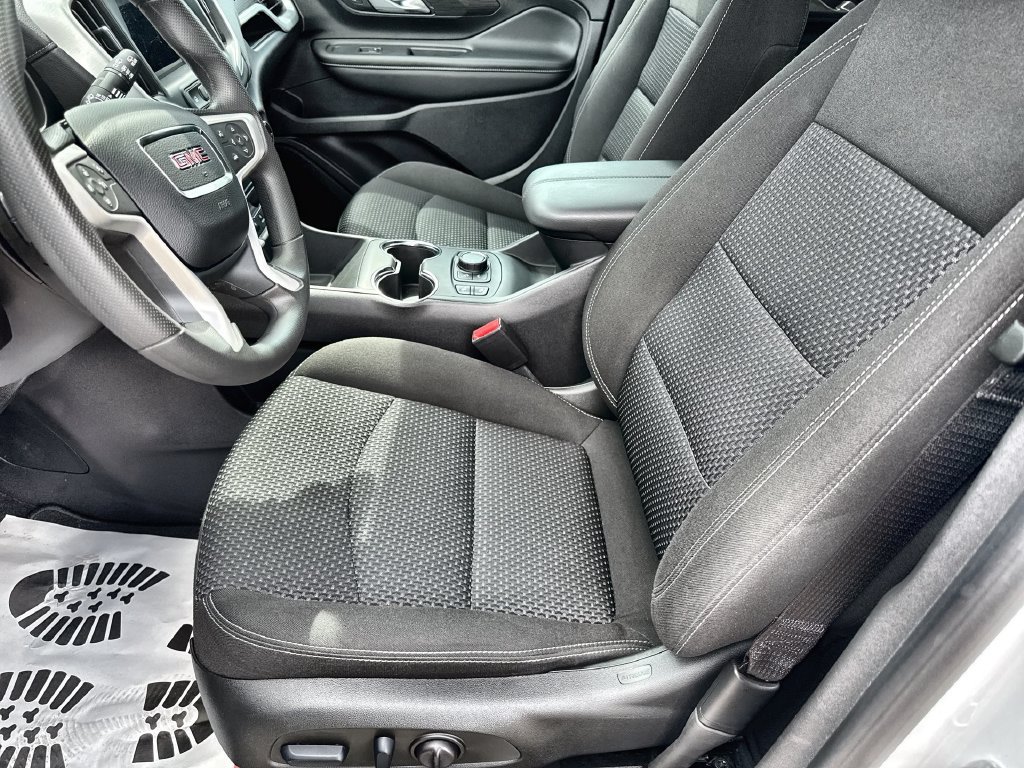 Used 2024 GMC Terrain SLE w/ Driver Convenience Package FWD image 11