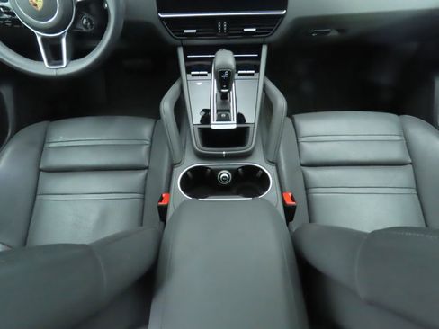 Used 2020 Porsche Cayenne image 17