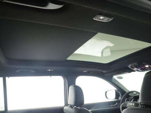 New 2025 Jeep Grand Cherokee L Limited w/ Luxury Tech Group II image 27