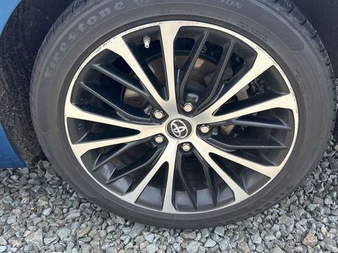 Used 2019 Toyota Camry SE image 4