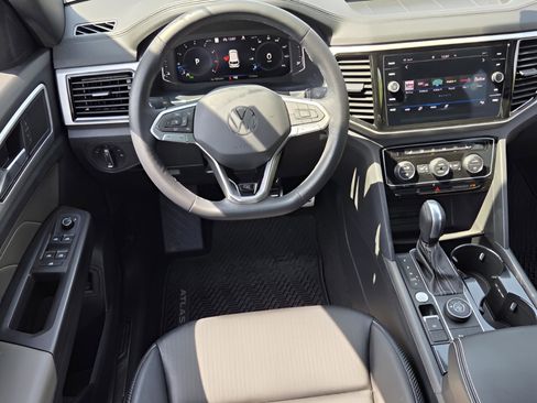 Certified 2023 Volkswagen Atlas Cross Sport SEL R-Line AWD/4WD image 8