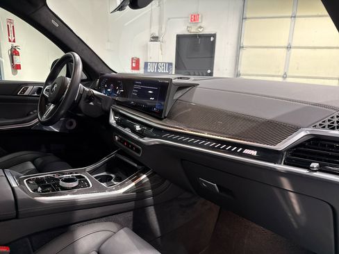 Used 2025 BMW X7 M60i image 33