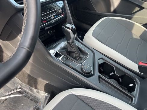 Used 2025 Volkswagen Taos SE image 21