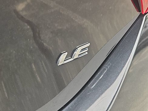 Used 2015 Toyota Corolla LE FWD image 11