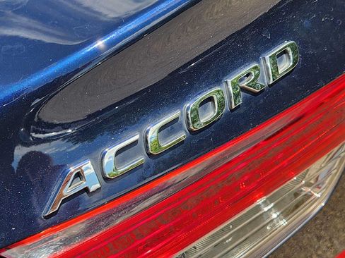 Used 2018 Honda Accord Touring image 11