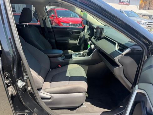 Used 2020 Toyota RAV4 LE AWD/4WD image 24