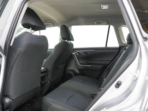 Used 2019 Toyota RAV4 LE w/ Carpet Mat Package AWD/4WD image 17