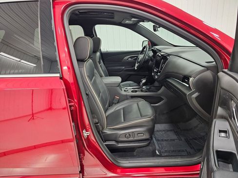 Used 2023 Chevrolet Traverse Premier image 24
