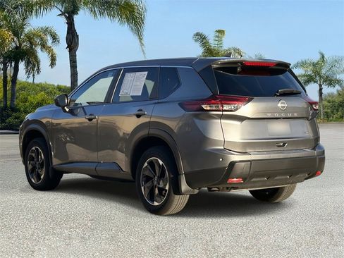 Certified 2025 Nissan Rogue SV image 2