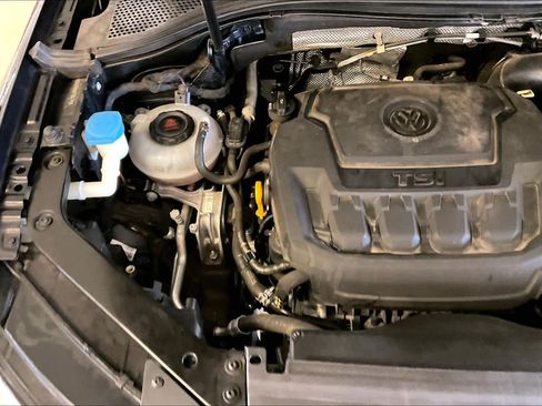 Used 2019 Volkswagen Tiguan SE FWD image 28