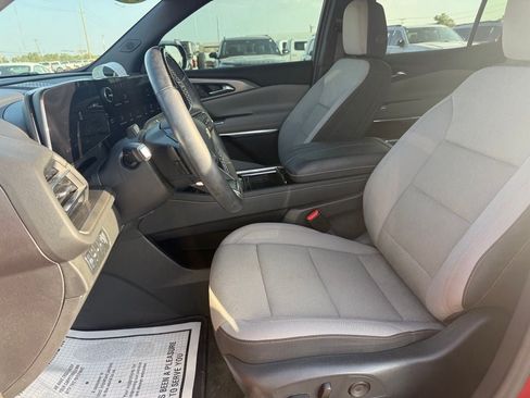 Used 2024 Chevrolet Traverse LT w/ Enhanced Driving Package AWD/4WD image 9