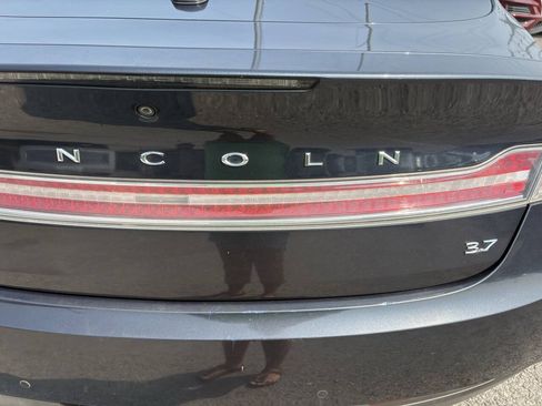 Used 2013 Lincoln MKZ FWD image 9