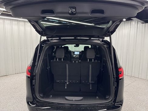 New 2026 Chrysler Pacifica Select image 8