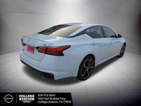 New 2025 Nissan Altima 2.5 SR w/ SR Premium Package image 4