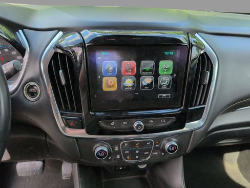 Used 2018 Chevrolet Traverse LT FWD image 16