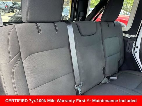 Used 2023 Jeep Wrangler Unlimited Sahara AWD/4WD image 12