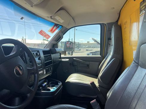 Used 2017 GMC Savana 3500 Extended RWD image 9