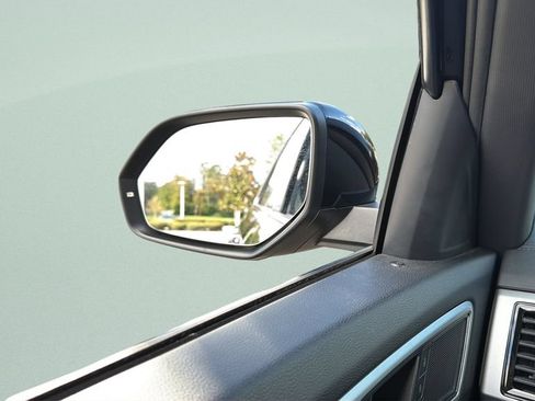Used 2023 Volkswagen Atlas Cross Sport SE w/ Panoramic Sunroof Package FWD image 11