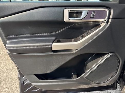Used 2021 Ford Explorer XLT image 11