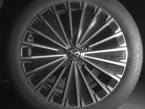 Used 2025 Volkswagen Taos SE image 14