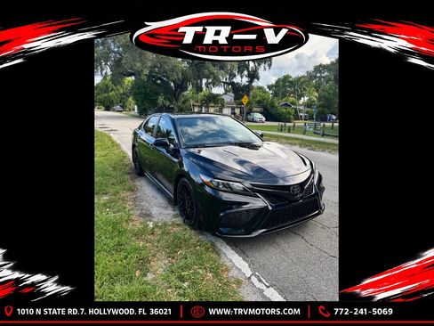 Used 2022 Toyota Camry SE FWD image 2