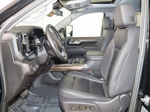 Used 2024 Chevrolet Silverado 2500 LT w/ Midnight Edition image 12