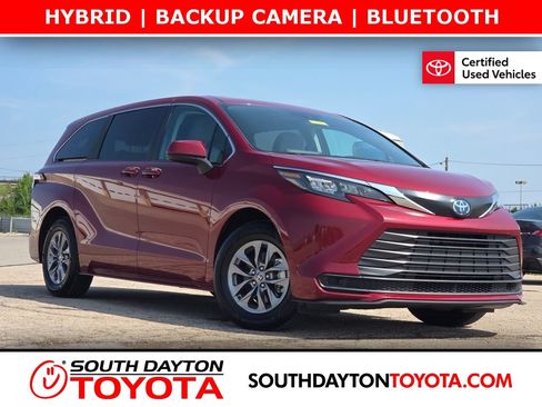 Used 2024 Toyota Sienna LE FWD image 1