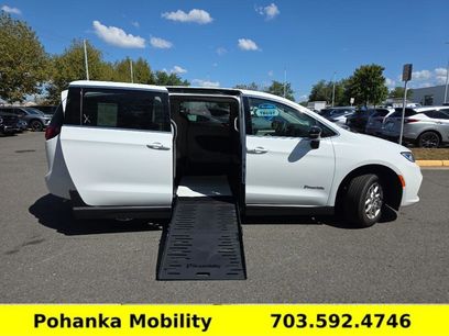 Used 2024 Chrysler Pacifica Touring-L