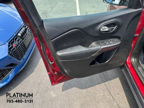Used 2019 Jeep Cherokee Limited AWD/4WD image 19
