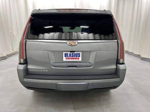 Used 2020 Cadillac Escalade Premium Luxury image 37