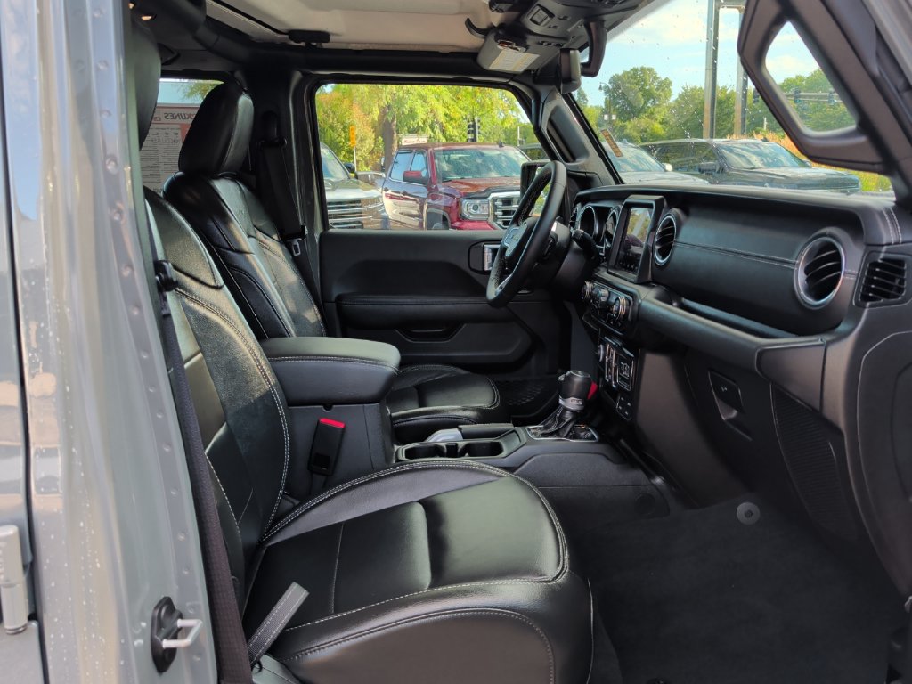 Used 2022 Jeep Wrangler Unlimited Sahara w/ Cold Weather Group AWD/4WD image 37