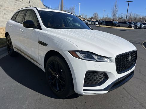 Certified 2025 Jaguar F-PACE R-Dynamic S image 9