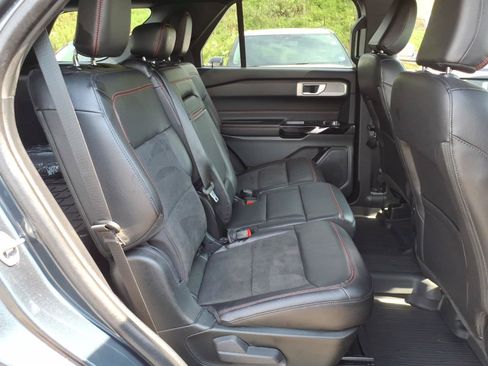 Used 2023 Ford Explorer ST-Line AWD/4WD image 8