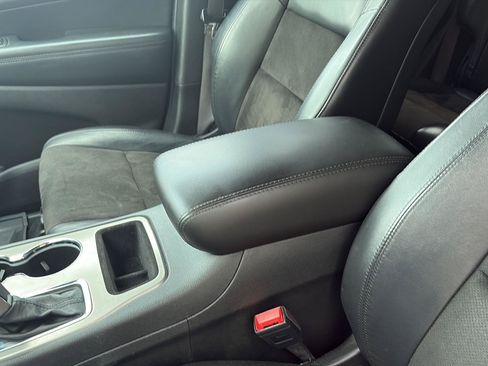 Used 2021 Jeep Grand Cherokee Laredo X AWD/4WD image 19