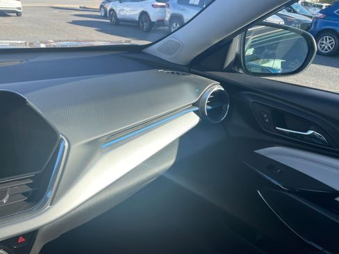 Used 2025 Chevrolet Trax LT image 34