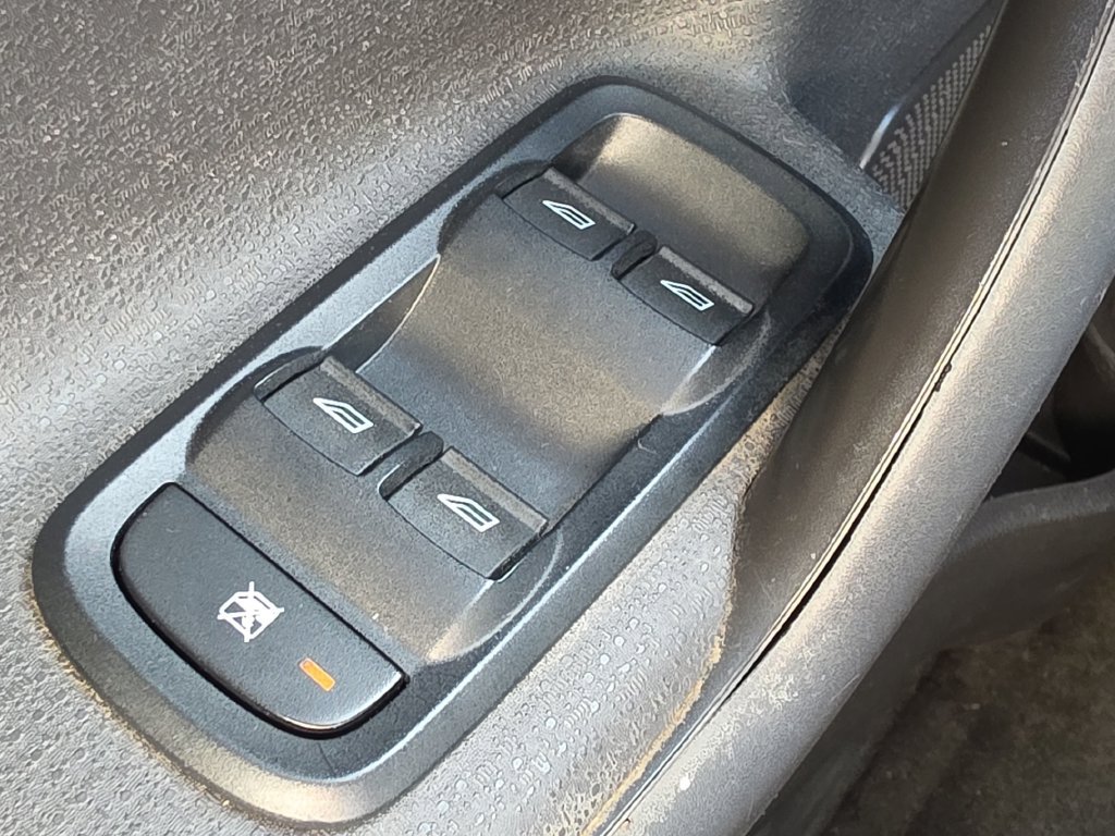 Used 2016 Ford Fiesta SE FWD image 19