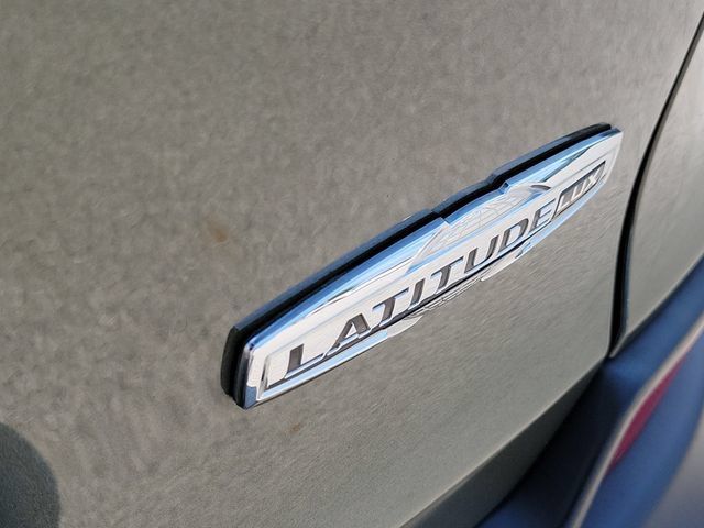 Used 2021 Jeep Cherokee Latitude Lux w/ Comfort/Convenience Group AWD/4WD image 31