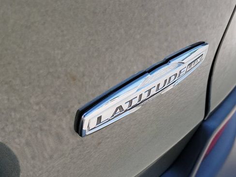 Used 2021 Jeep Cherokee Latitude Lux w/ Comfort/Convenience Group AWD/4WD image 31