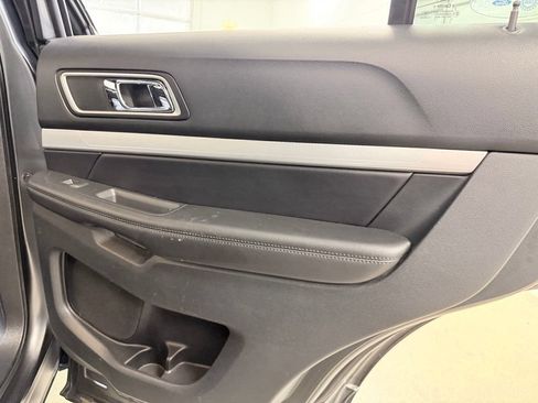 Used 2017 Ford Explorer XLT w/ Equipment Group 202A FWD image 33