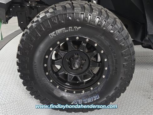 Used 2017 Jeep Wrangler Unlimited Sahara image 8