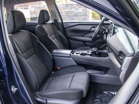 Used 2024 Nissan Rogue SV image 18