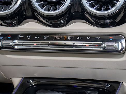 Used 2020 Mercedes-Benz GLB 250 GLB 250 image 24