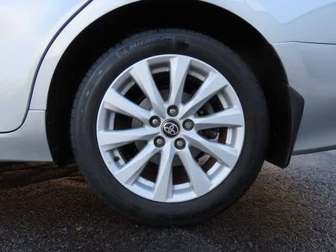 Used 2020 Toyota Camry LE image 9