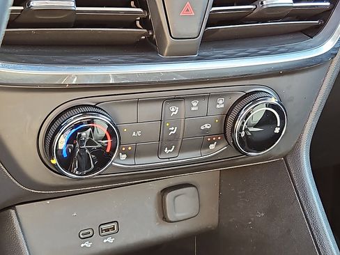 Certified 2024 Buick Encore GX Preferred w/ Comfort Package image 15