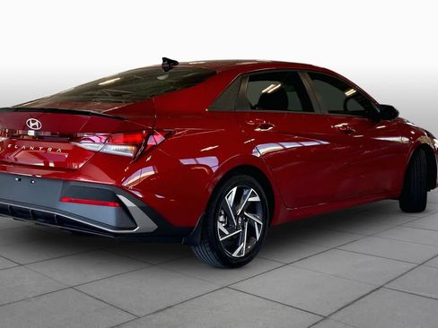 Used 2025 Hyundai Elantra Sport FWD image 12