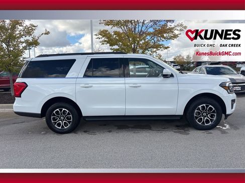 Used 2024 Ford Expedition Max XLT image 4