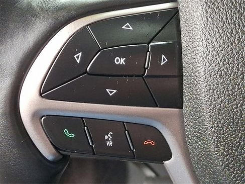 Used 2018 Jeep Grand Cherokee Altitude image 21