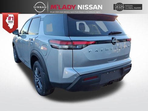 New 2025 Nissan Pathfinder SV image 5
