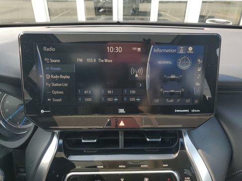 Used 2022 Toyota Venza Limited AWD/4WD image 17